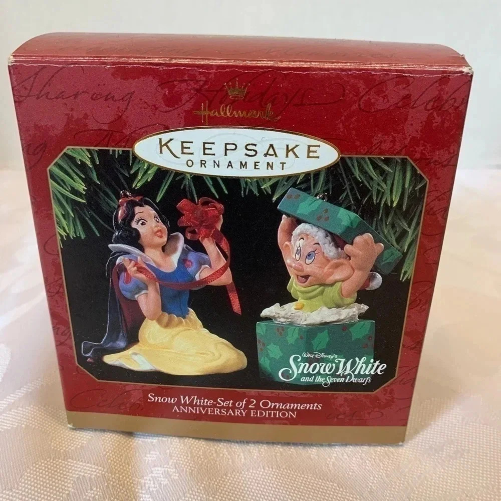 Hallmark Ornament Disney's Snow White 60th Anniversary Edition 1997 - Picture 4 of 6